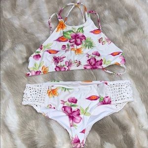 Frankies 2 piece Bikini in Tropical Bouquet